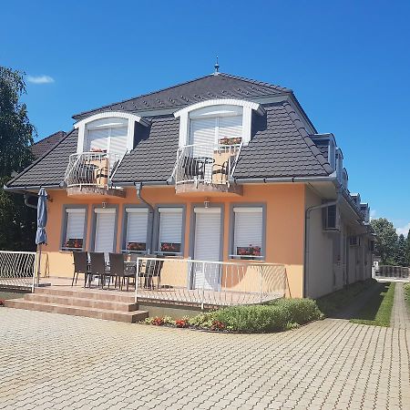 Richie Ii. Apartman Appartamento Siófok Esterno foto