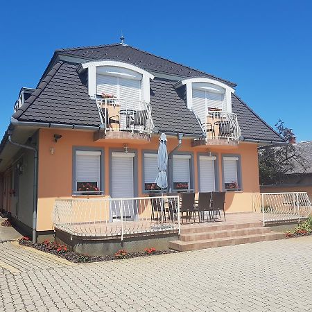 Richie Ii. Apartman Appartamento Siófok Esterno foto