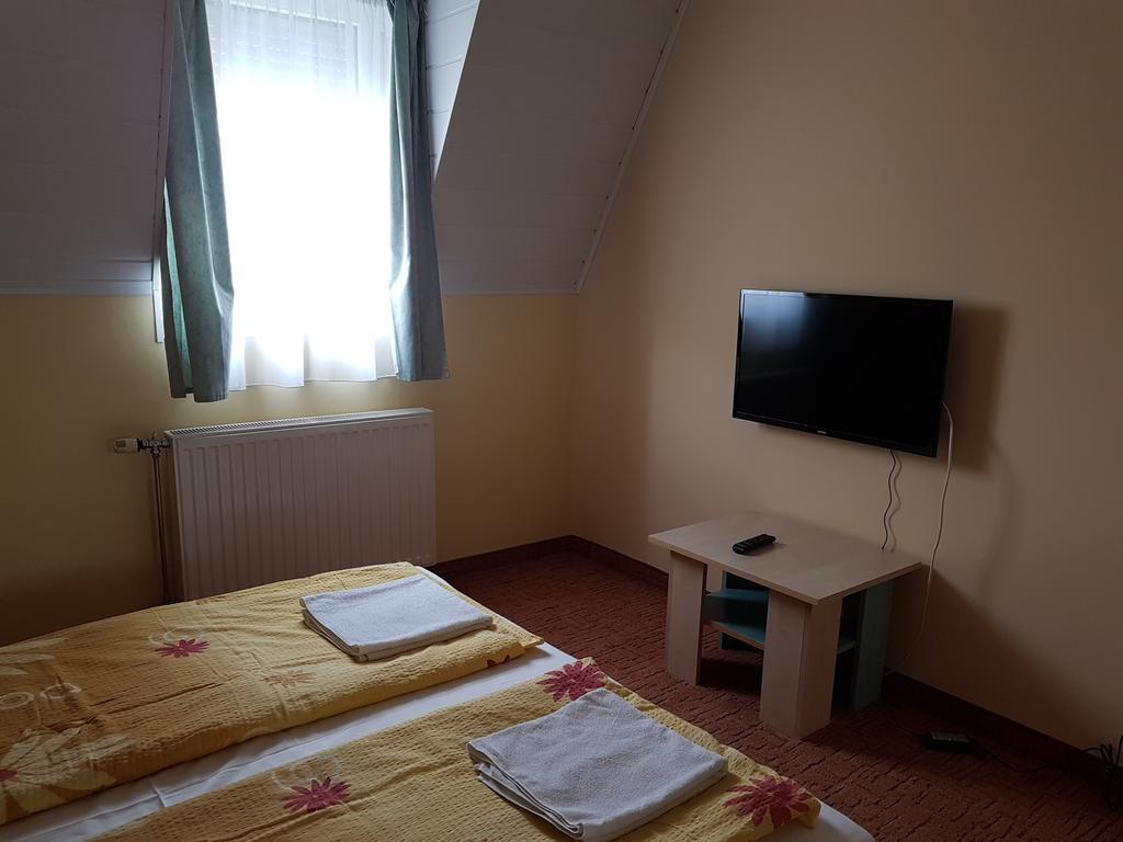 Richie Ii. Apartman Appartamento Siófok Esterno foto