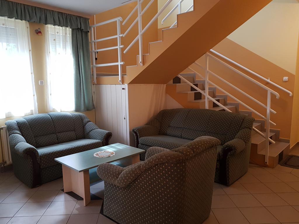 Richie Ii. Apartman Appartamento Siófok Esterno foto