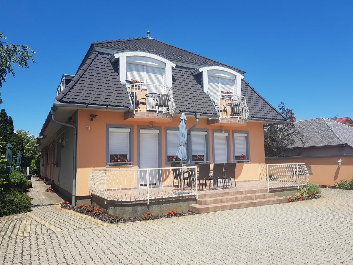 Richie Ii. Apartman Appartamento Siófok Esterno foto