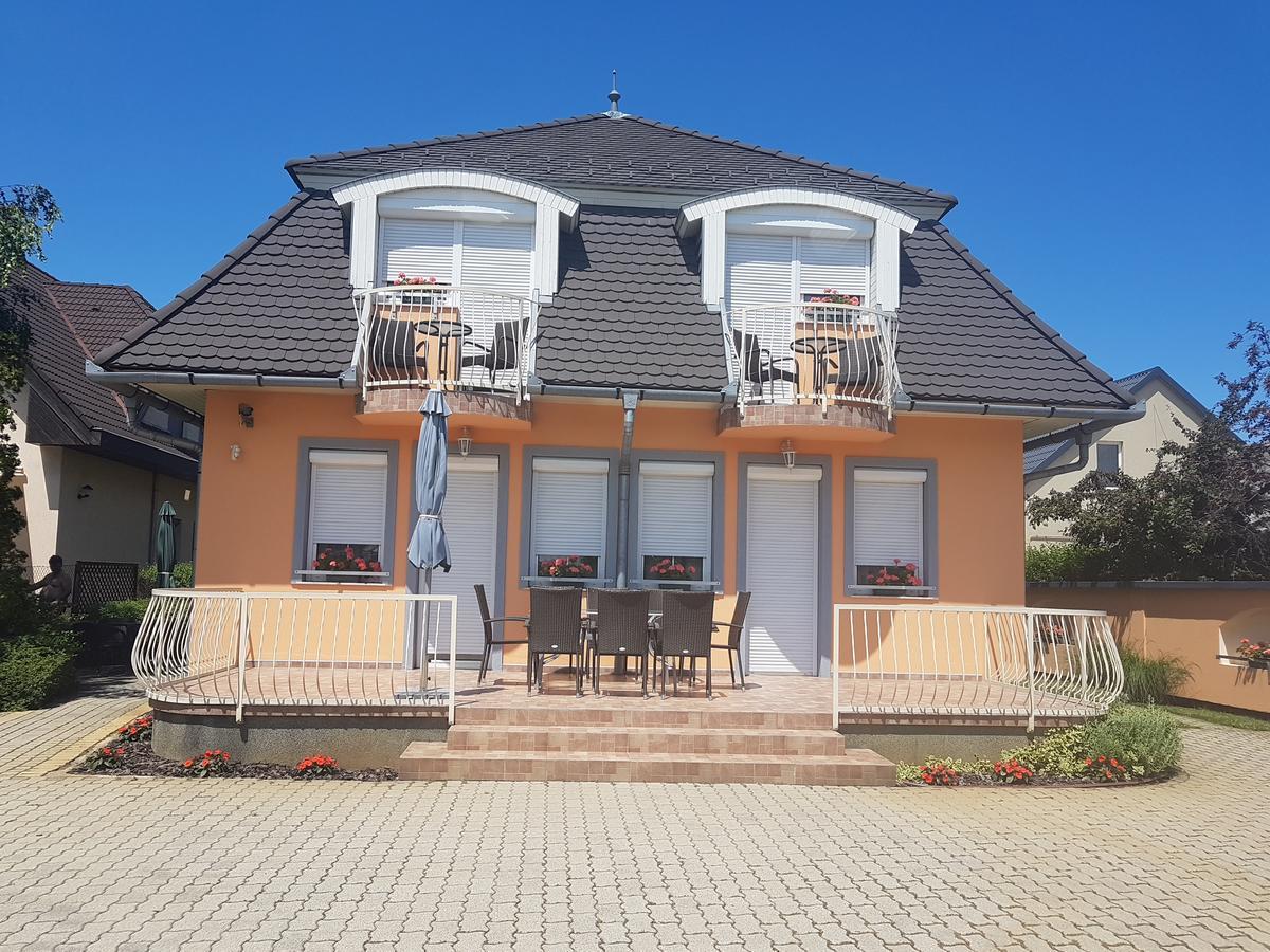 Richie Ii. Apartman Appartamento Siófok Esterno foto